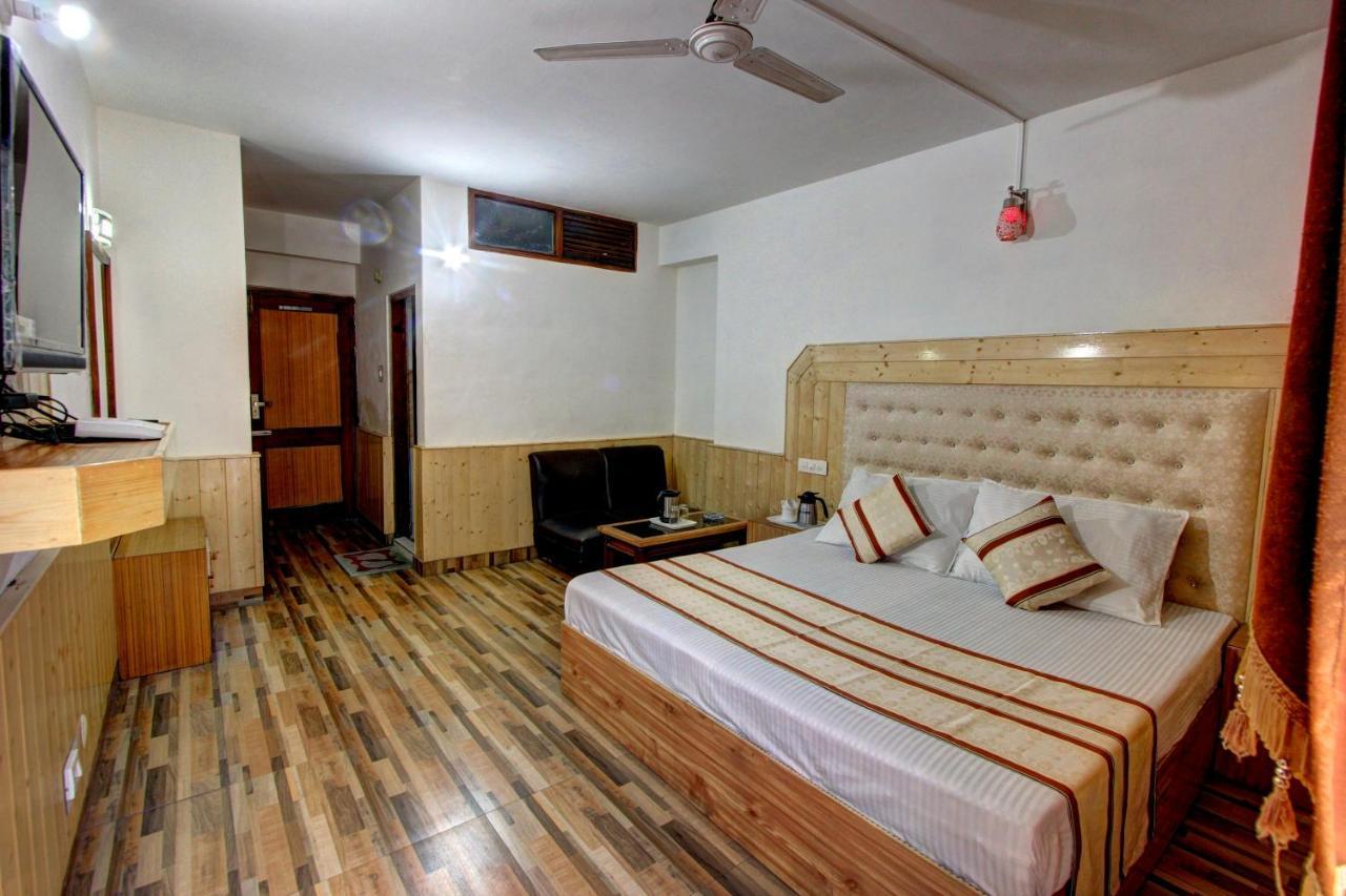 Hotel Highway Inn Manāli Exteriér fotografie