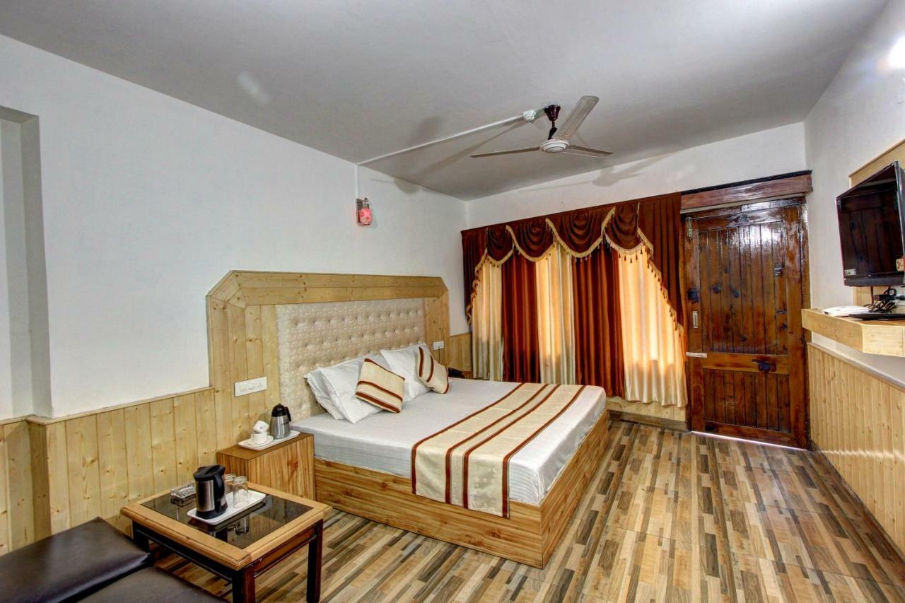 Hotel Highway Inn Manāli Exteriér fotografie